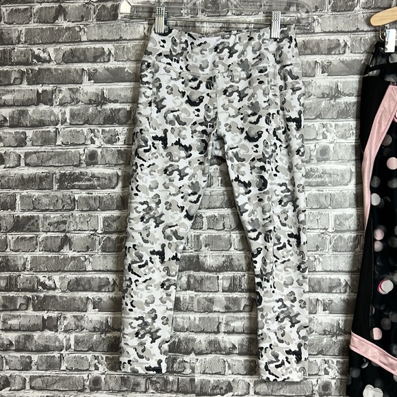 AVIA - Picture 3 of 11